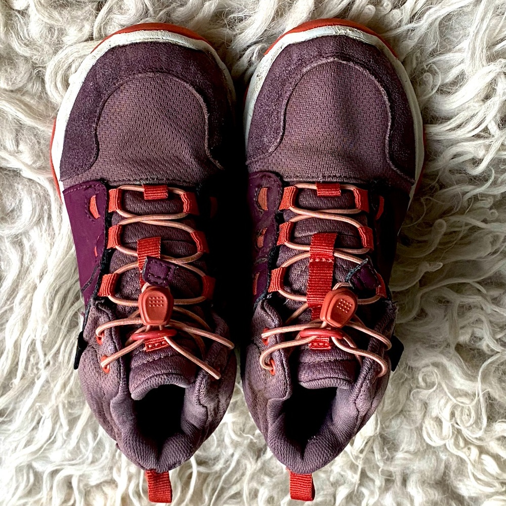 Girls hiking boots. TEVA size 12